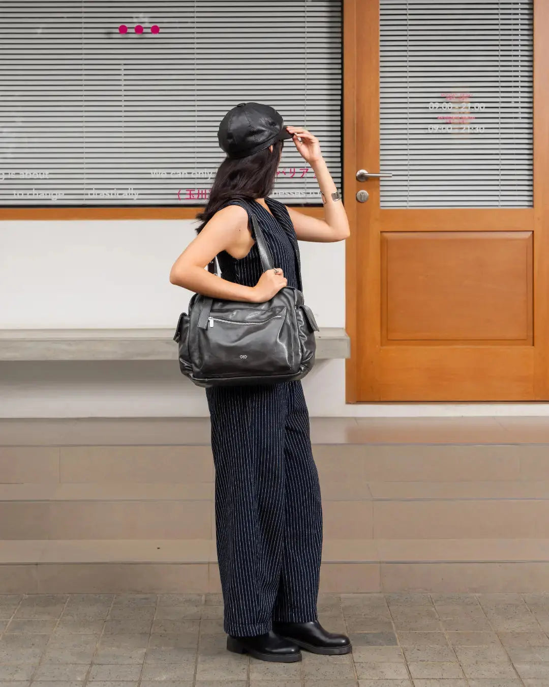 The Sophia Label - EVERYDAY CITY TOTE BAG IN OBSIDIAN GREY