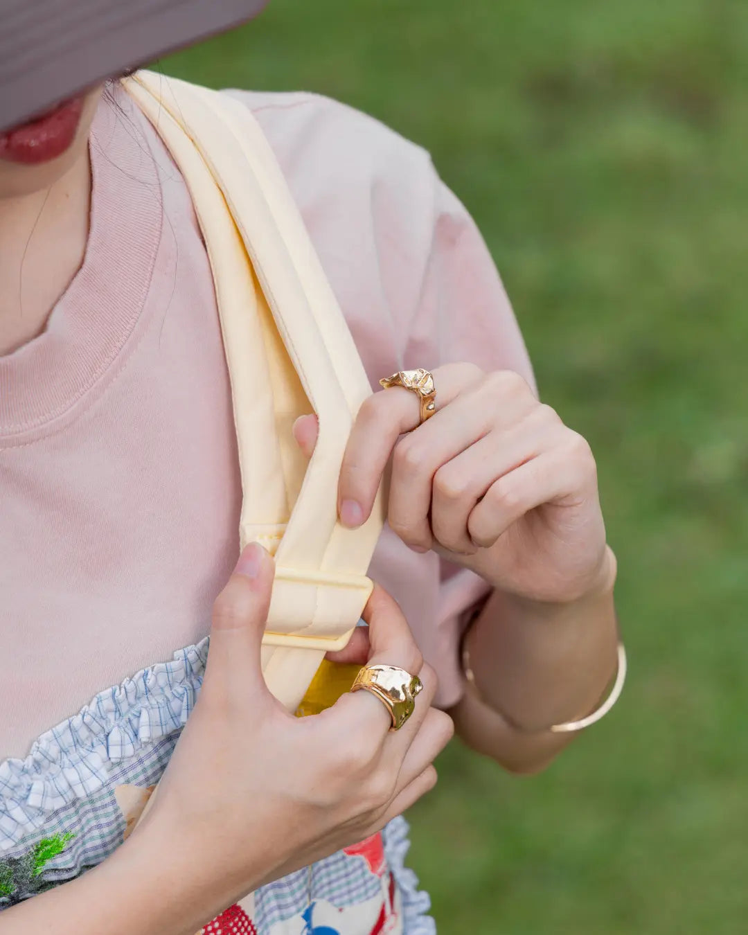 SIGNATURE POCKET CROSSBODY BAG IN POSH MELLOW TSL Singapore