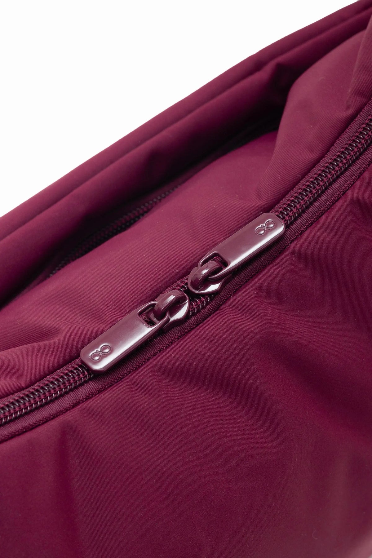COSY LUXE L CRESCENT BAG 2.0 IN WINE