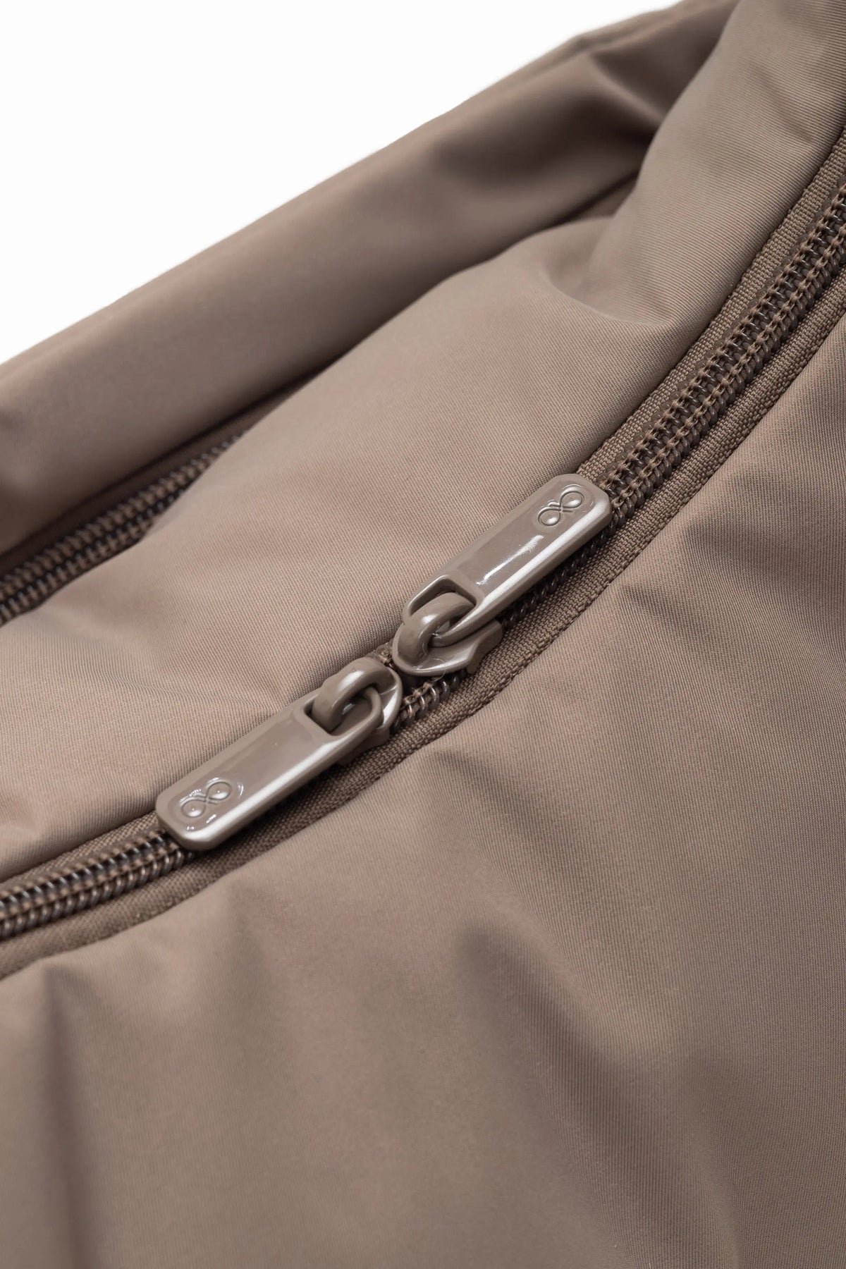 COSY LUXE L CRESCENT BAG 2.0 IN TAUPE