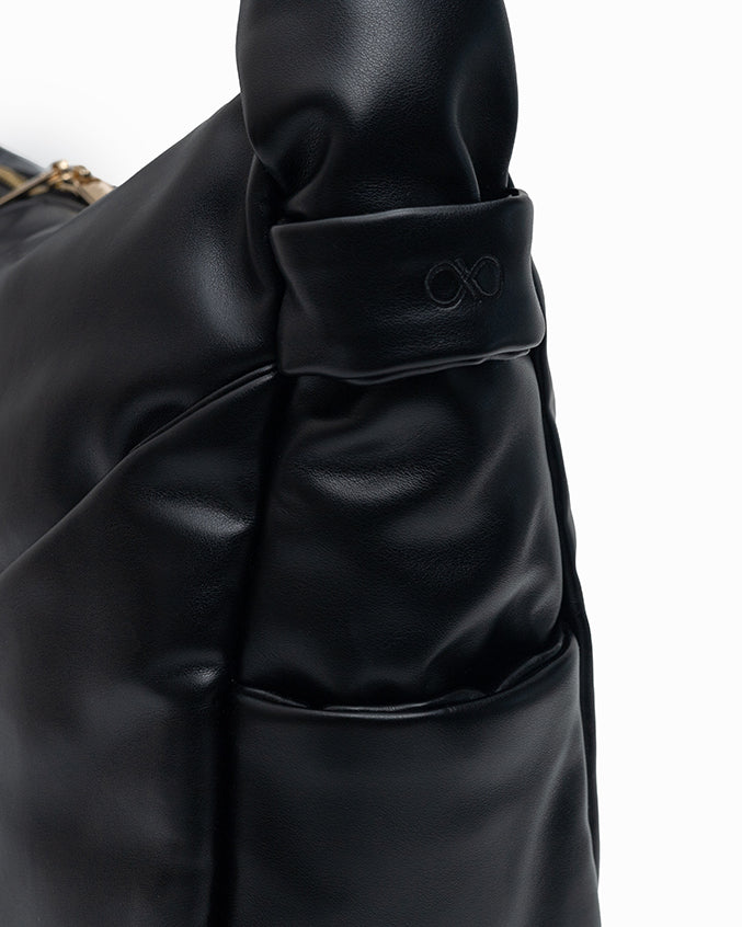 SIGNATURE POCKET SLOUCHY HOBO IN BLACK