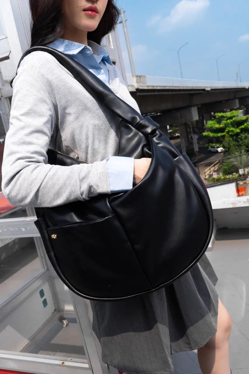 SIGNATURE POCKET SLOUCHY HOBO IN BLACK TSL Singapore