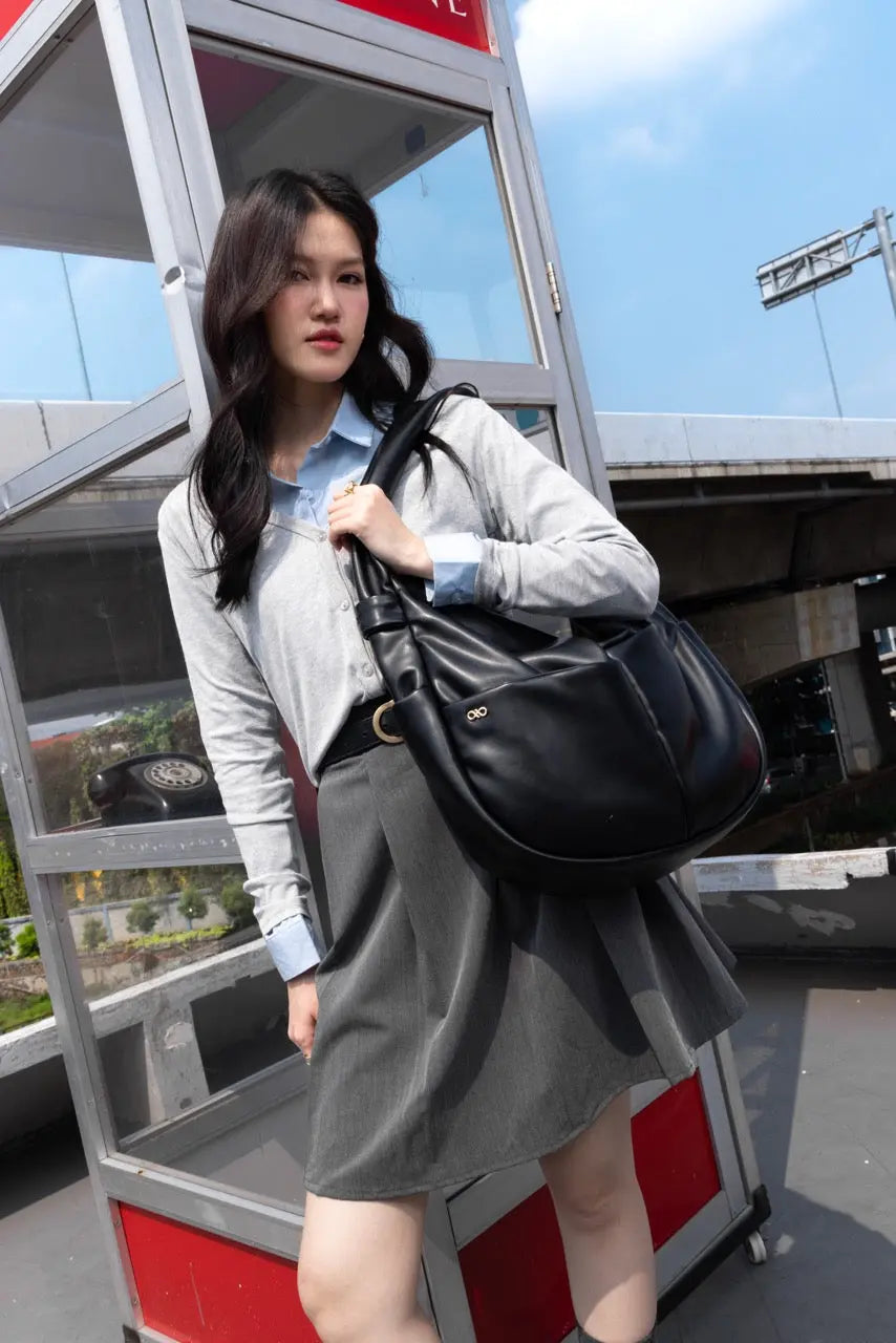 SIGNATURE POCKET SLOUCHY HOBO IN BLACK TSL Singapore