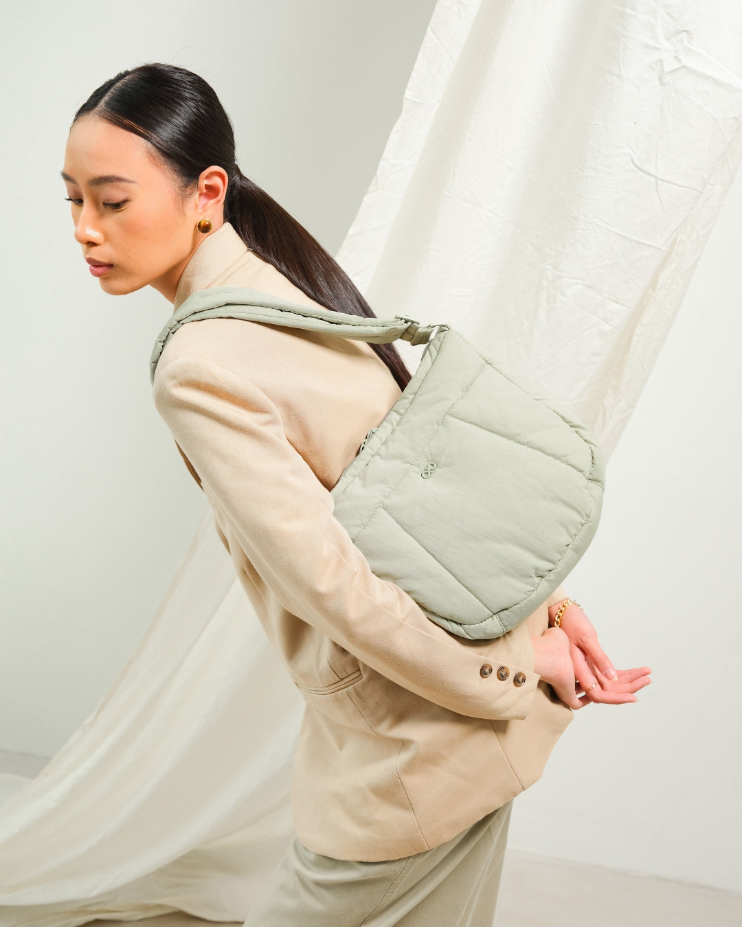 COSY PUFFY CROSSBODY BAG IN SAGE