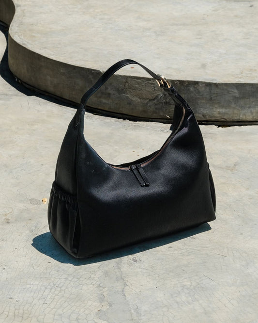 HERA HOBO BAG IN BLACK