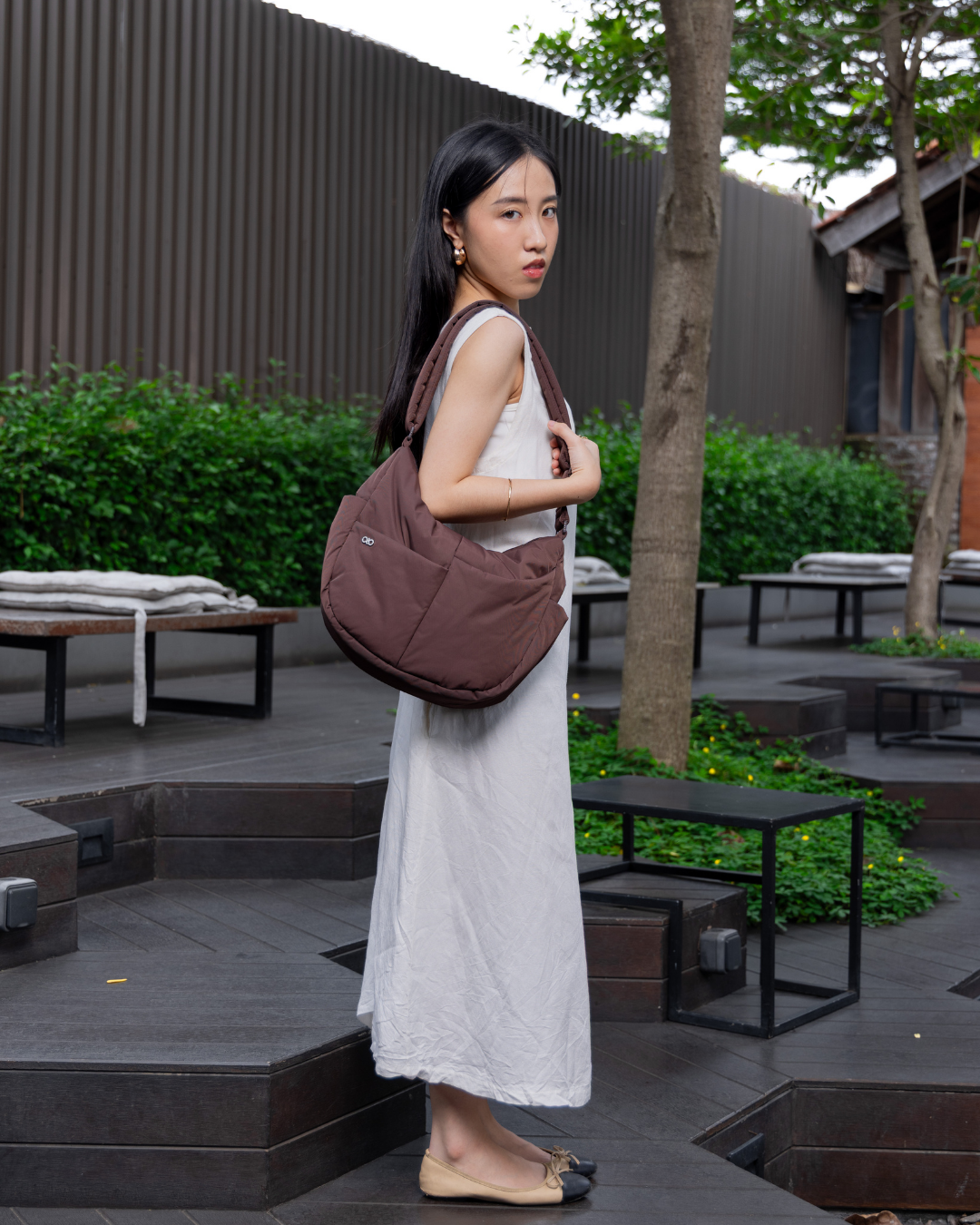 SIGNATURE POCKET CROSSBODY BAG IN POSH CHOCO