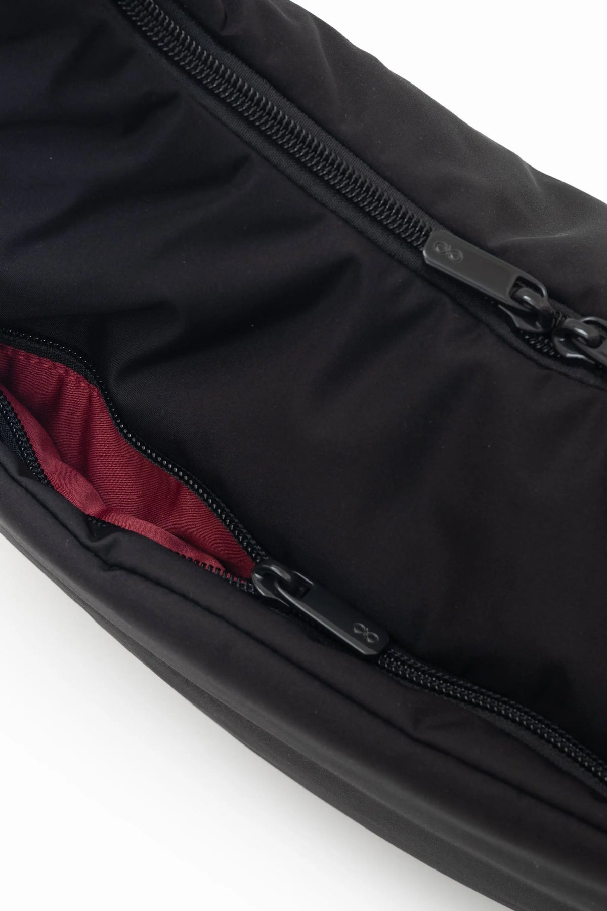 COSY LUXE L CRESCENT BAG 2.0 IN JET BLACK 