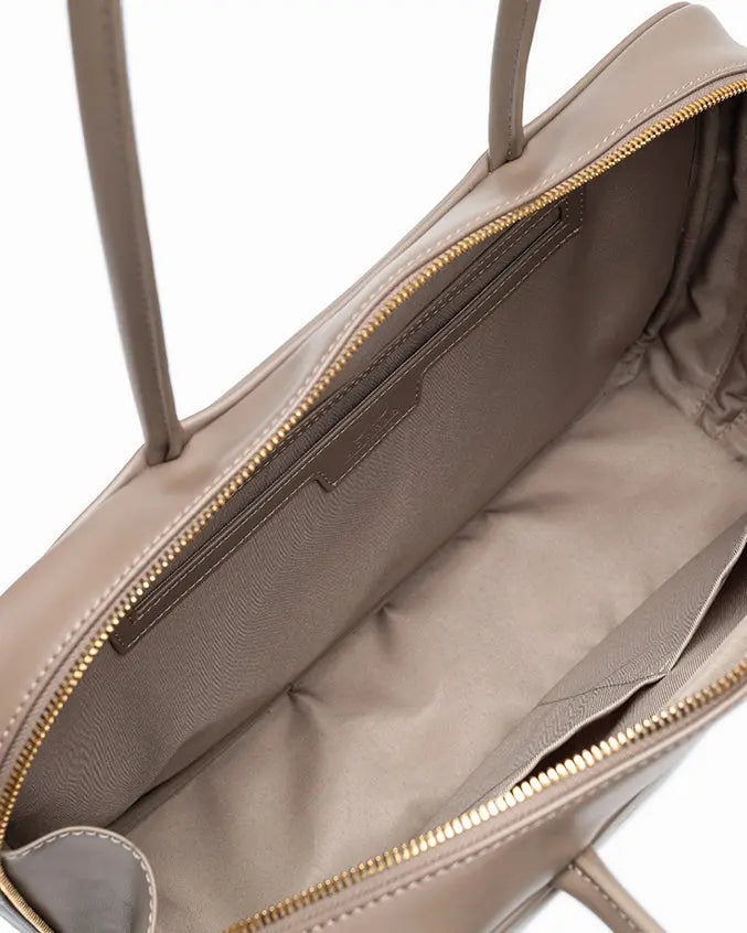 SIGNATURE POCKET L REI TOTE BAG IN TAUPE TSL Singapore