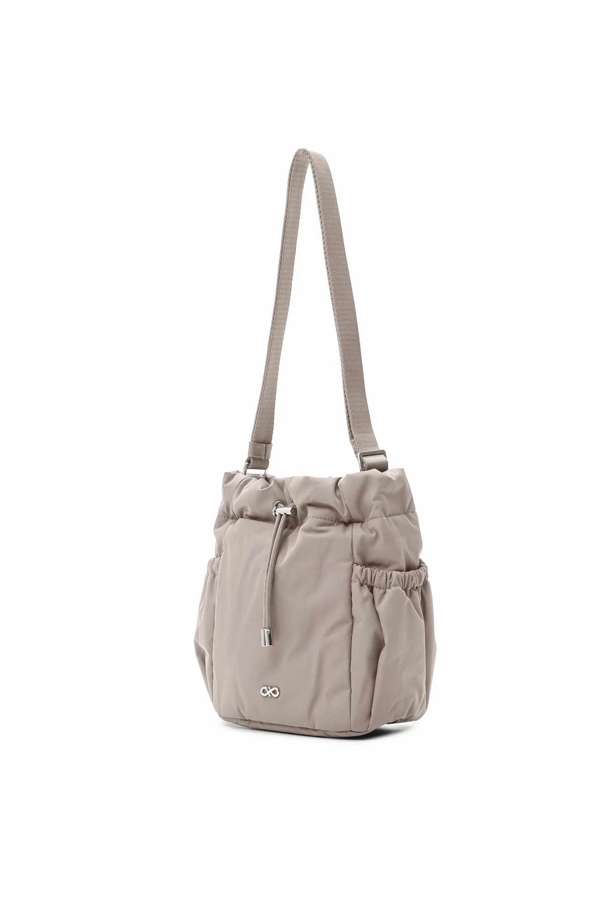COSY LUXE BUCKET BAG IN TAUPE 