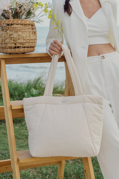 COSY PUFFY TOTE BAG IN MOONBEAM