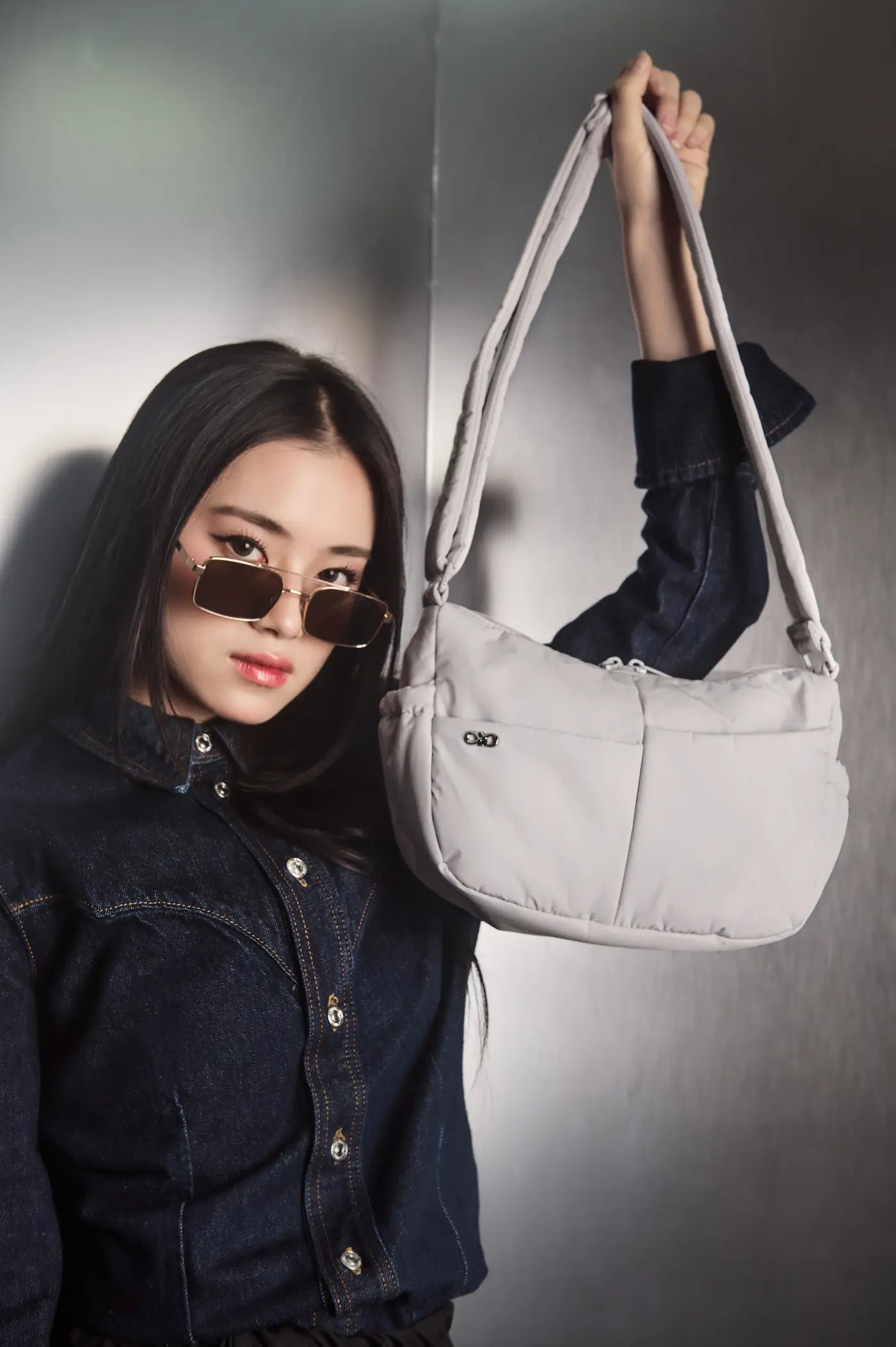 MINI SIGNATURE POCKET CROSSBODY BAG IN COSY LUXE DOVE GREY 