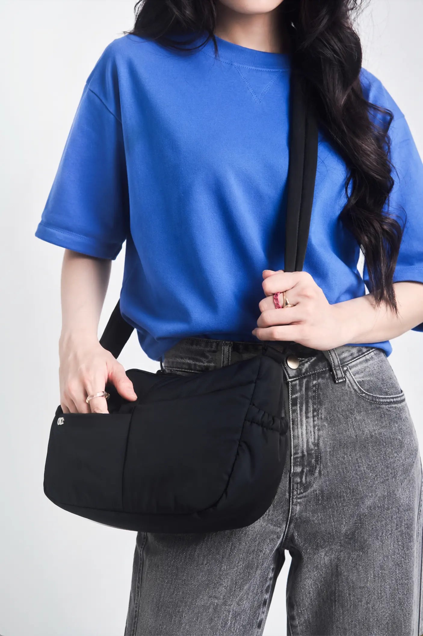 MINI SIGNATURE POCKET CROSSBODY BAG IN POSH JET BLACK 