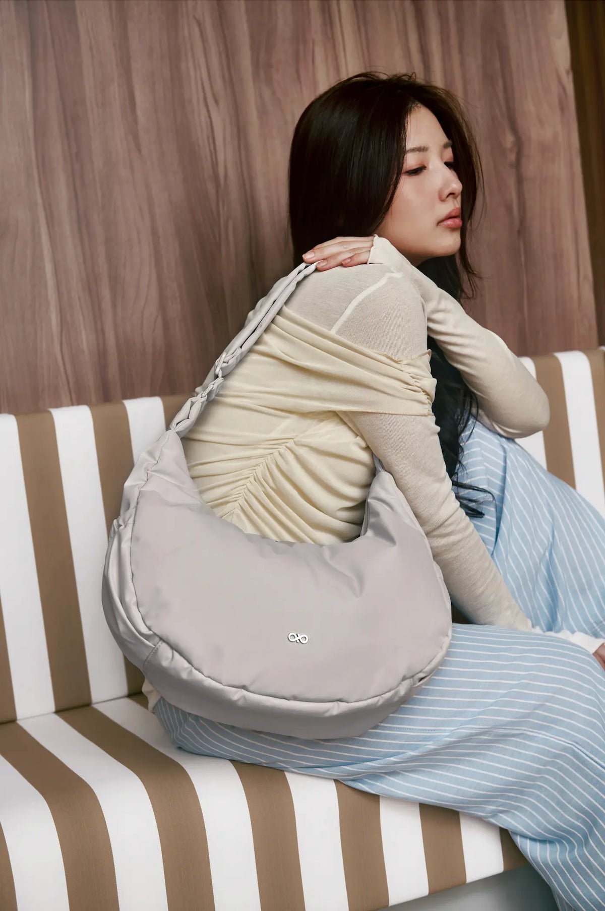 COSY LUXE L CRESCENT BAG 2.0 IN DOVE GREY 