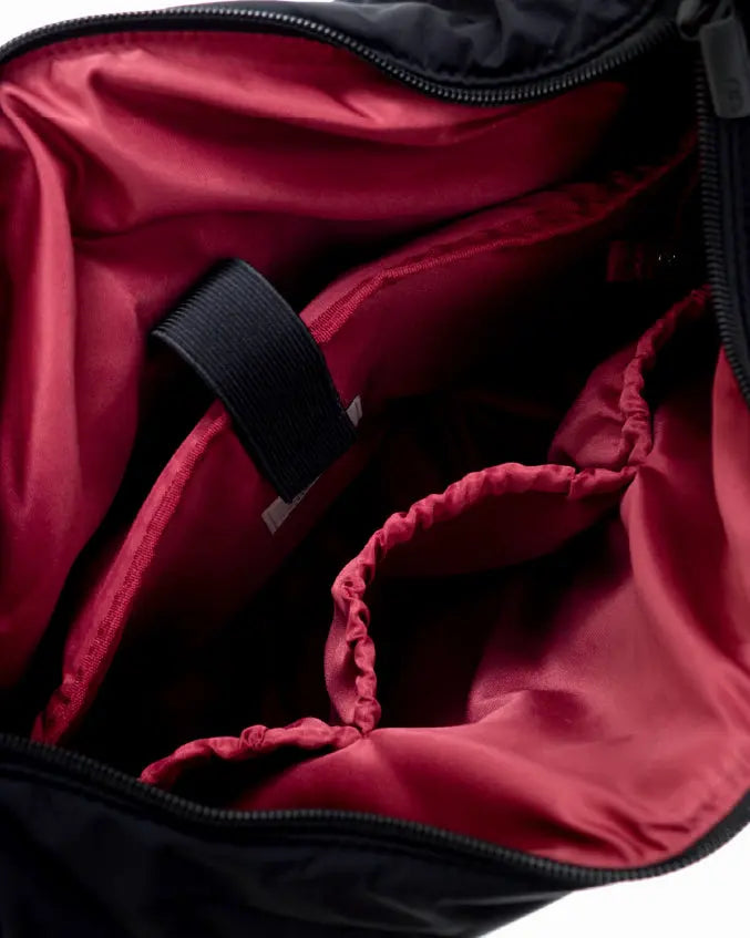 XL SIGNATURE POCKET CROSSBODY BAG IN JET BLACK 