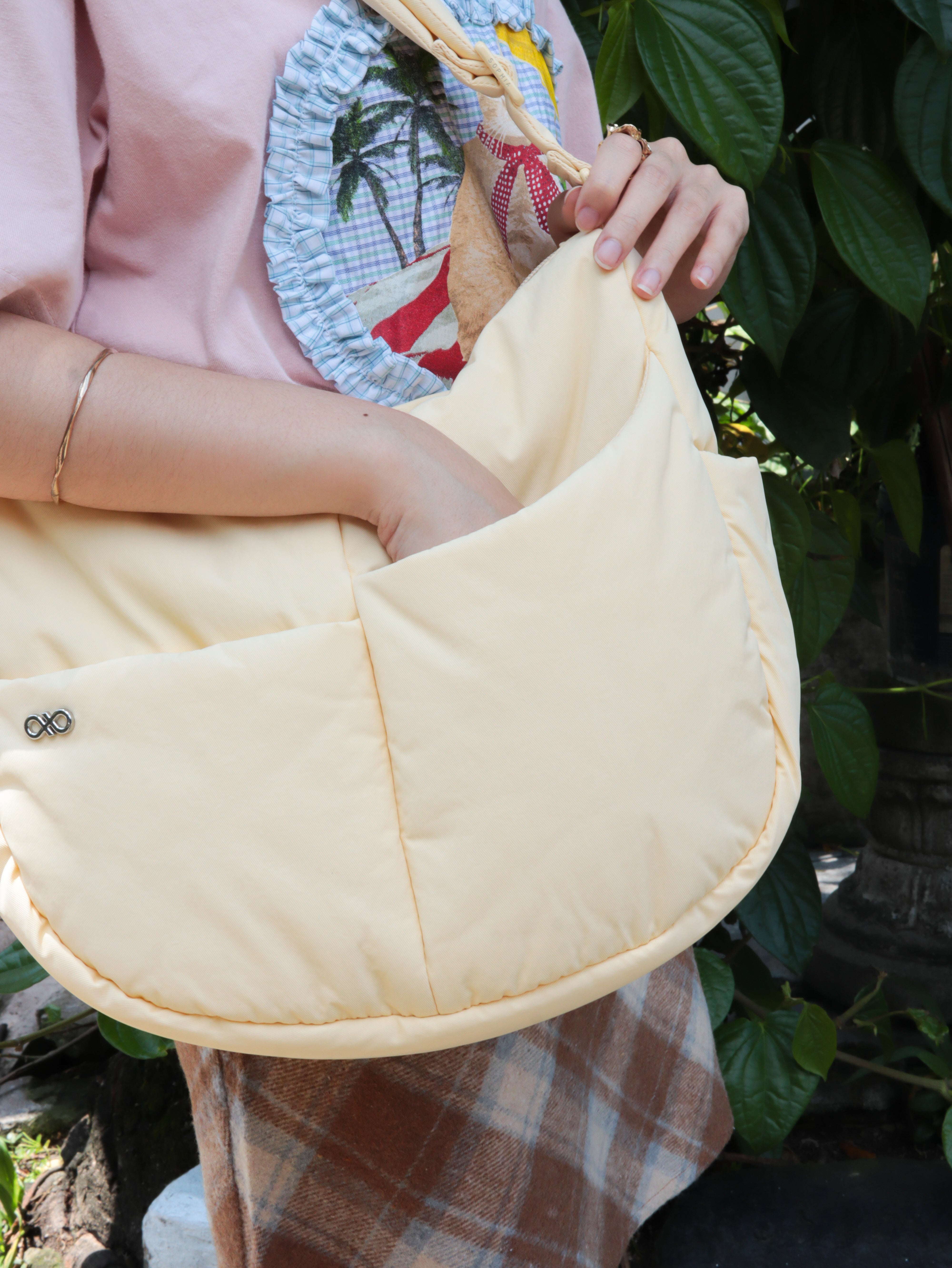 SIGNATURE POCKET CROSSBODY IN POSH MELLOW